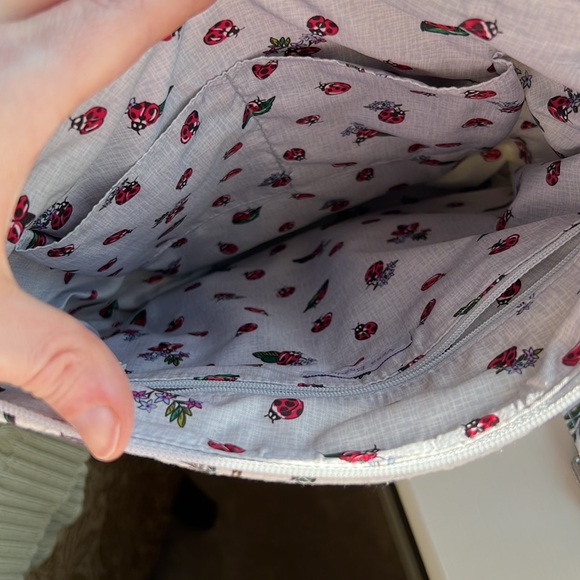 VERA BRADLEY LRG QUILTED CROSSBODY BAG PURSE IN PURPLE FLORAL LADY BUG PATTERN - Picture 7 of 15
